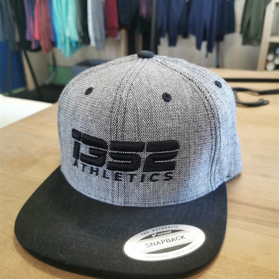 1352 snapback